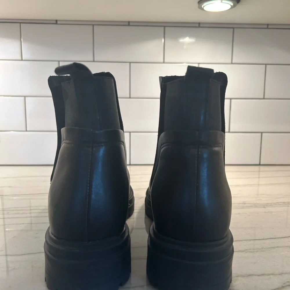 Steve Madden Black Chelsea Boots - Picture 4 of 4